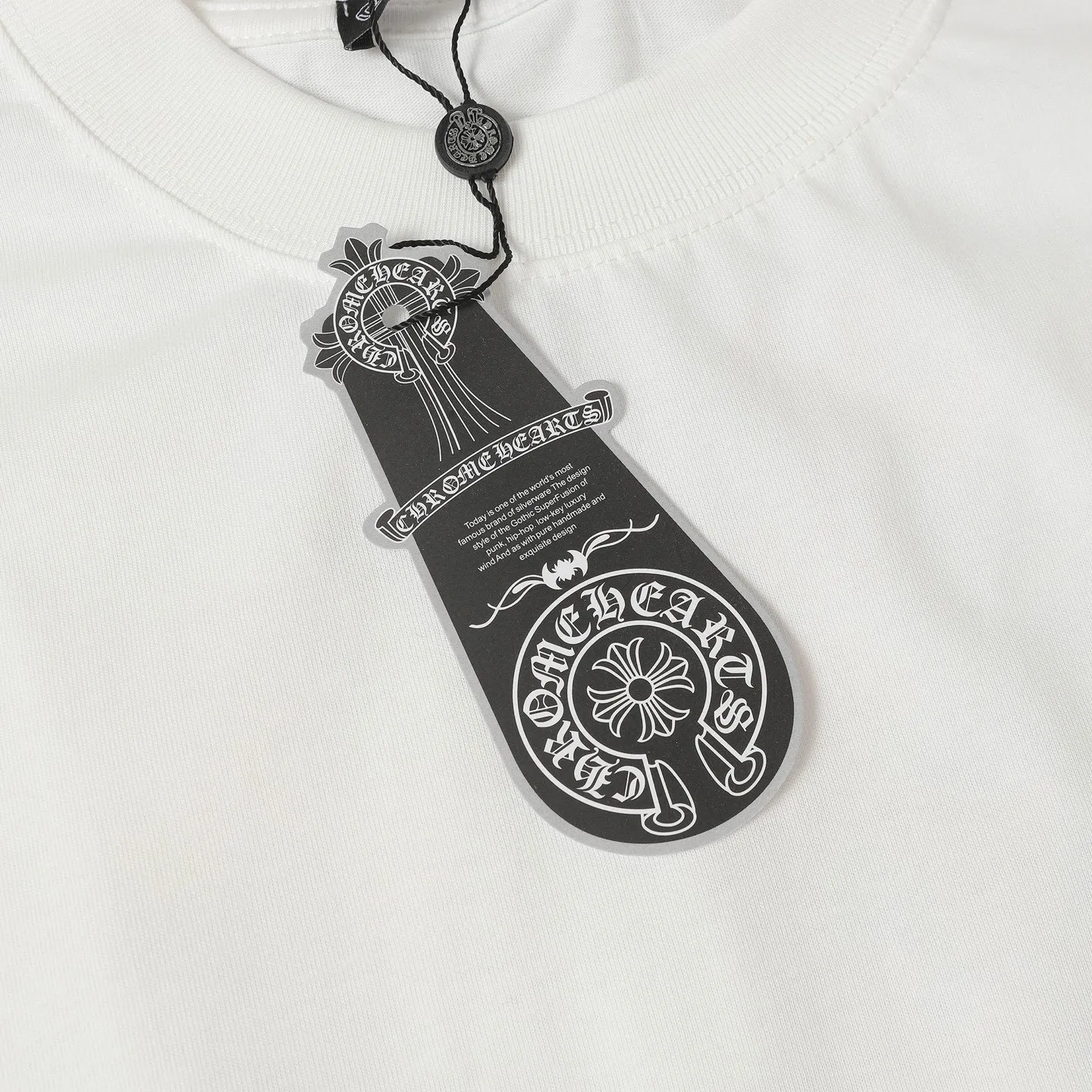 🅿️180 CHROME HEARTS/Chrome Heart CH foam printed short-sleeved T-shirt The fabric is made of 280g heavy combed cotton, customized with 32 count 1*1 threads, and washed twice for ready-to-wear. The fabric is comfortable and skin-friendly without any strange feeling. Custom-dyed fabric, with high textile density, good drape, and not easy to deform. The thick texture and tight spinning process will not affect the breathability of the fabric. The color saturation is very high. Imported digital direct-injection printing technology. A versatile and good-looking short-sleeve. The loose version covers the flesh and makes you look slimmer. It is the same style for men and women. It has three complete standards. Color: Black-White Size: XS-L